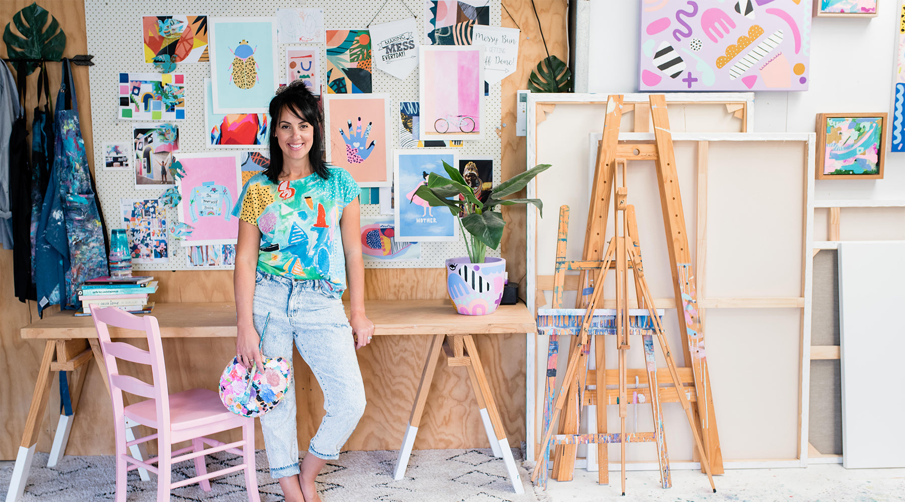 Ded Mcnaughton in her studio- Artist - paint palette - wearing Ken done tshirt - Melbourne - Aspendale